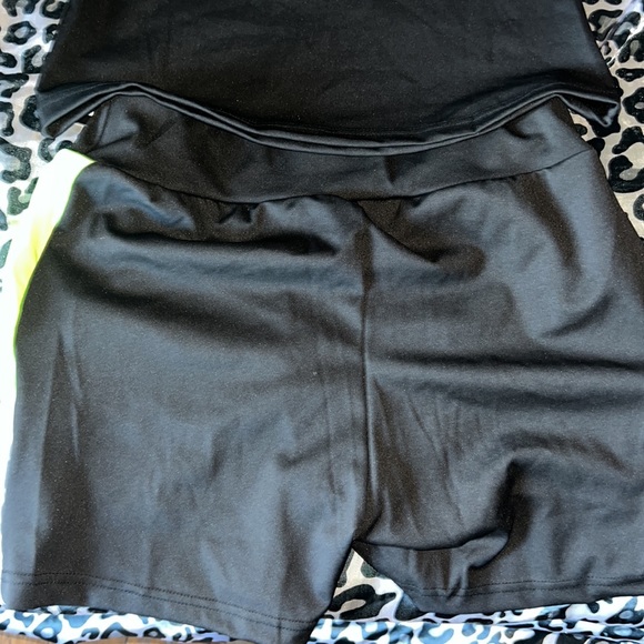 Two piece set - Picture 4 of 4